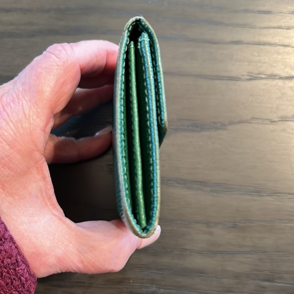 Louis Vuitton Green Epi Card Holder - Picture 4 of 12